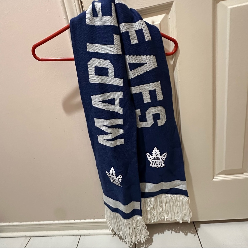 Mitchell & Ness Toronto Maple Leafs fringe scarf